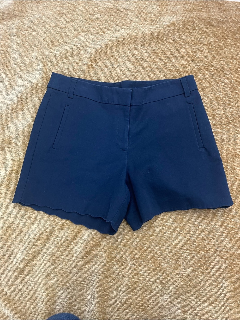 Anne Klein ladies size 8 navy blue, scalloped hem 4” shorts